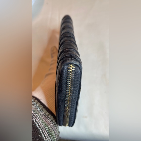 PRADA ITALY NAPPA GAUFRE ZIP AROUND GRADIENT - Picture 3 of 8